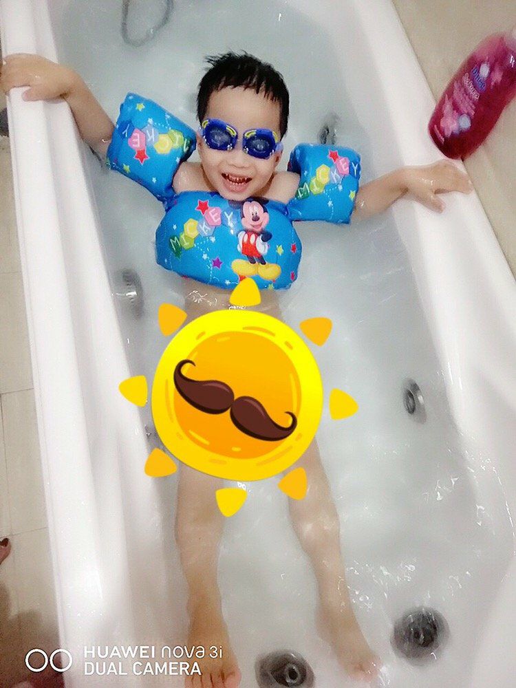 Nhận về mà chưa được đi bơi bé thíCh quá bỏ ra dùng luôn vậy. Nói chung hàng Oki nhé cả nhà. Nhận về mà chưa được đi bơi bé thíCh quá bỏ ra dùng luôn vậy. Nói chung hàng Oki nhé cả nhà.