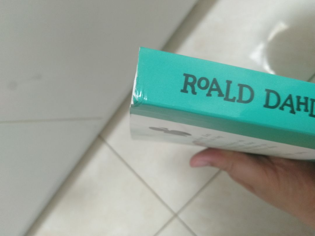 giao hàng nhanh, chất lượng giáy chưa tốt mong tiki cải thiện