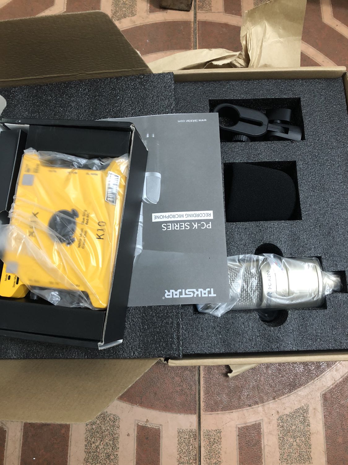 Shop giao thiếu hàng. Đăng bài 1 kiểu giao hàng 1 kiểu. Treo đầu dê bán thịt ***.