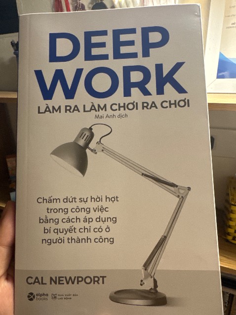 Đóng gói cẩn thận, giao hàng nhanh mình rất hài lòng. Về phần giao hàng không có gì phải chê, đánh giá 5 sao nhé.
Nhưng về sách thì mình thấy đọc hơi khó hiểu, không biết do dịch hay do tác giả viết vậy mà đọc nhiều đoạn mình cứ thấy tối nghĩa, với hơi lê thê. Có vài điểm đáng lưu ý nhưng ko phải là quyển sách khiến mình muốn đọc nhiều lần, trải nghiệm để so sánh với 1 vài quyển cùng kiểu thì cũng oke.