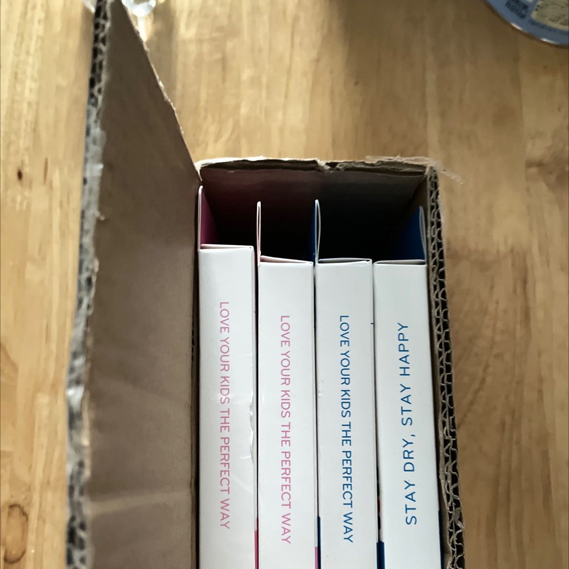 Mình đặt 5 hộp khẩu trang size M, nhưng tiki lại giao 4 hộp (2 hộp S, 2 hộp M). 
Tiki vui lòng kiểm tra lại giúp nha