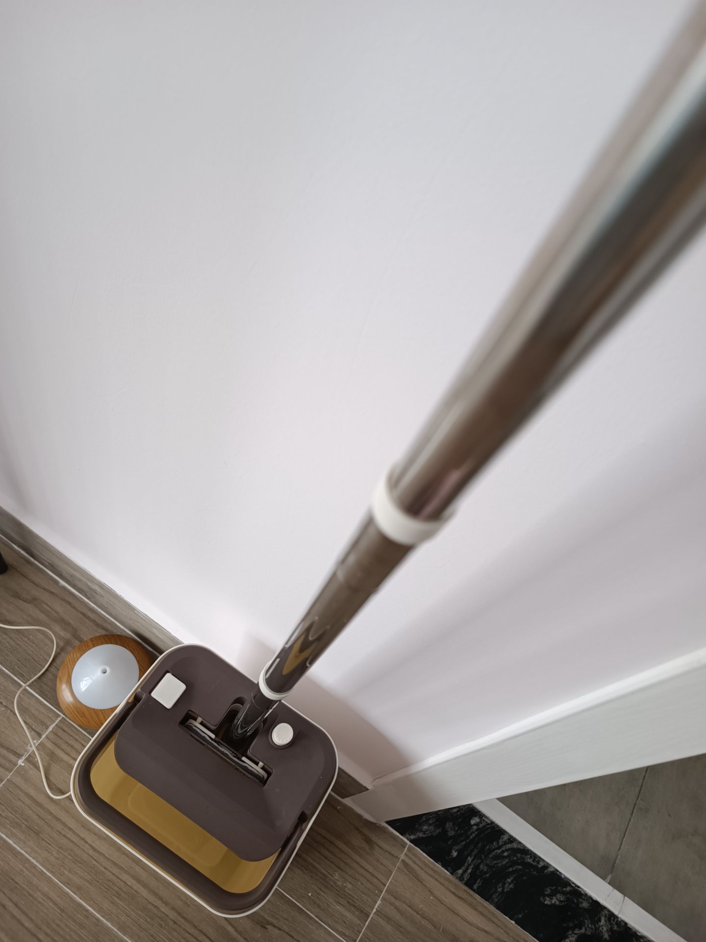 gọn gàng chắc chắn tay cầm đệm êm vắt nhẹ nhàng lau k cần dùng sức ghì kiểu dáng thanh lịch vừa vặn thẩm mỹ, tiki giao nhanh 2h, chuẩn chính hãng lock n lock, mua sale rẻ nhất các sàn lun, quá yên tâm