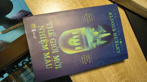 Đóng gói chán, không bọc. Bìa sách như mua từ cửa hàng sách cũ