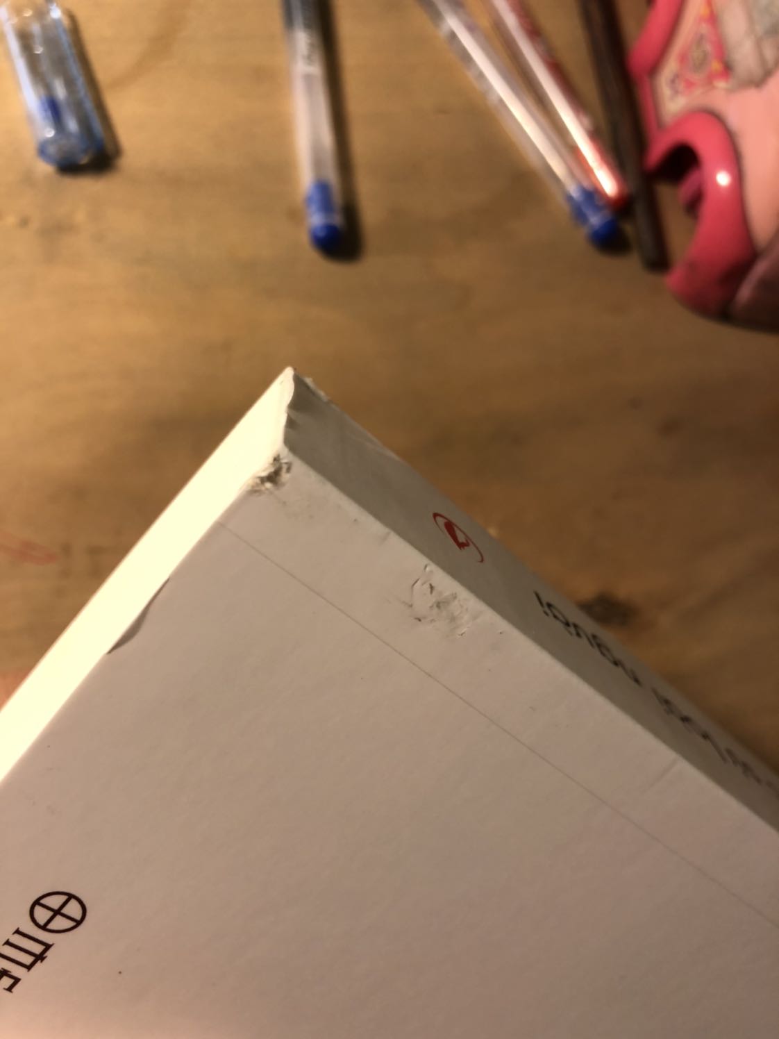 Mua sách nguyên seal mà bẩn thế này đây ạ. Quá buồn và bực khi nhận được sách như thế này