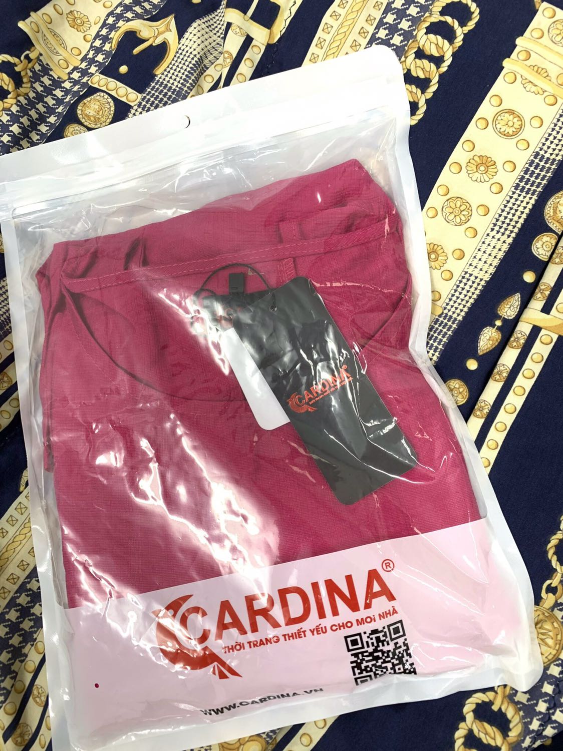 Chất đũi đẹp, dễ mặc, màu hồng xinh, mình mua đi biển đúng hợp luôn. Mình thấy số lượng còn ít nên tranh thủ đặt luôn, giao nhanh lắm