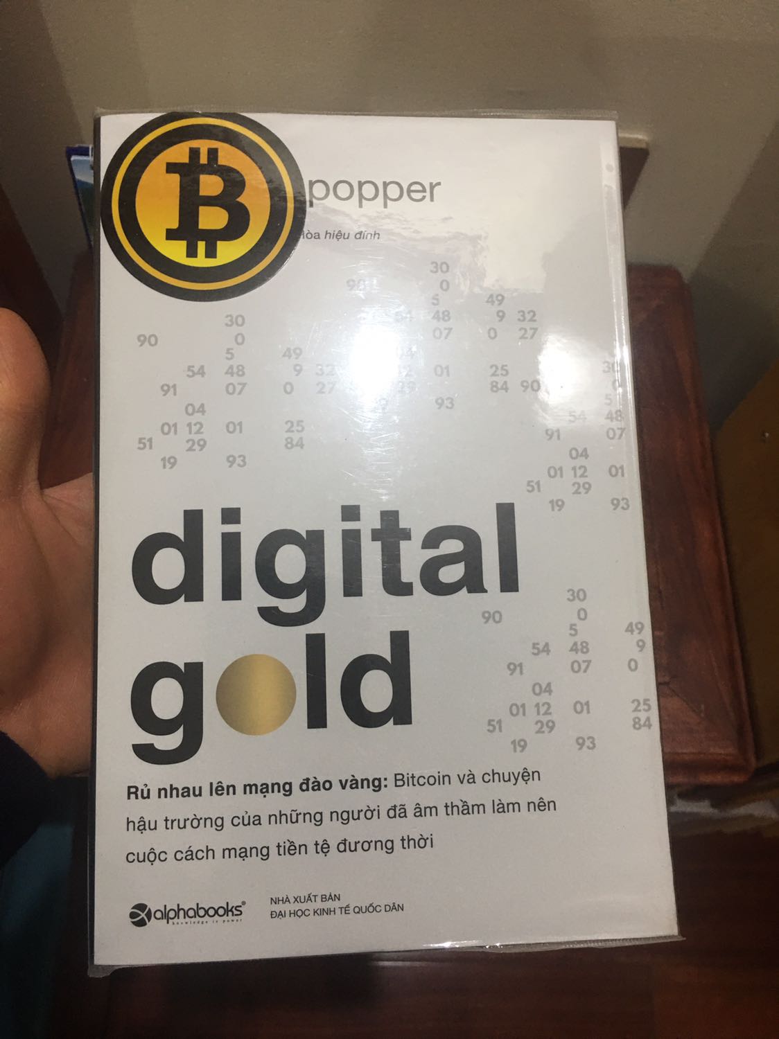 Sách viết về lịch sử bitcoin thông qua các câu chuyện dc tái hiện khá chân thực nhưng không kém phần thú vị. Những ai muốn tìm hiểu về bitcoin nên tìm đọc