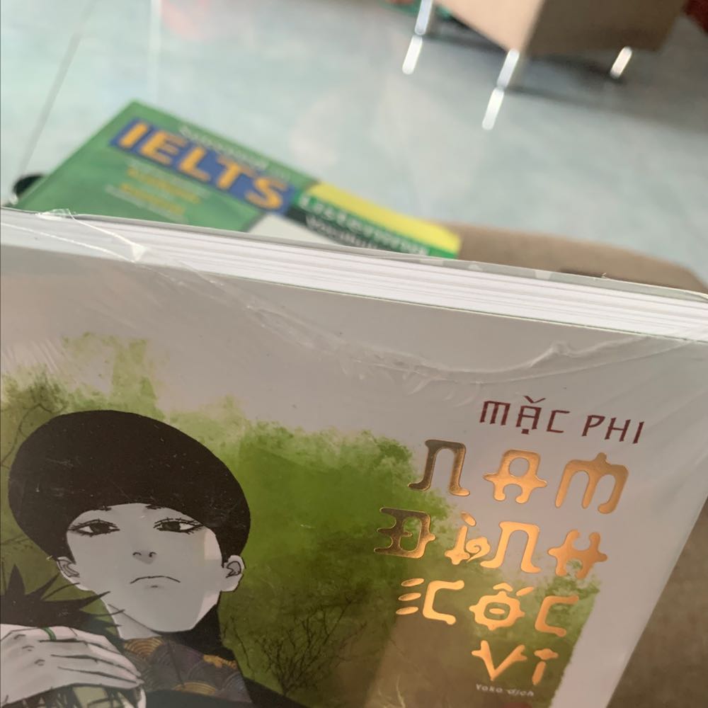 Nhận sách mới mà seal ở trên bị mất một mảng, phải mua seal mới bọc lại để đem tặng quà sn. Buồn gì đâu