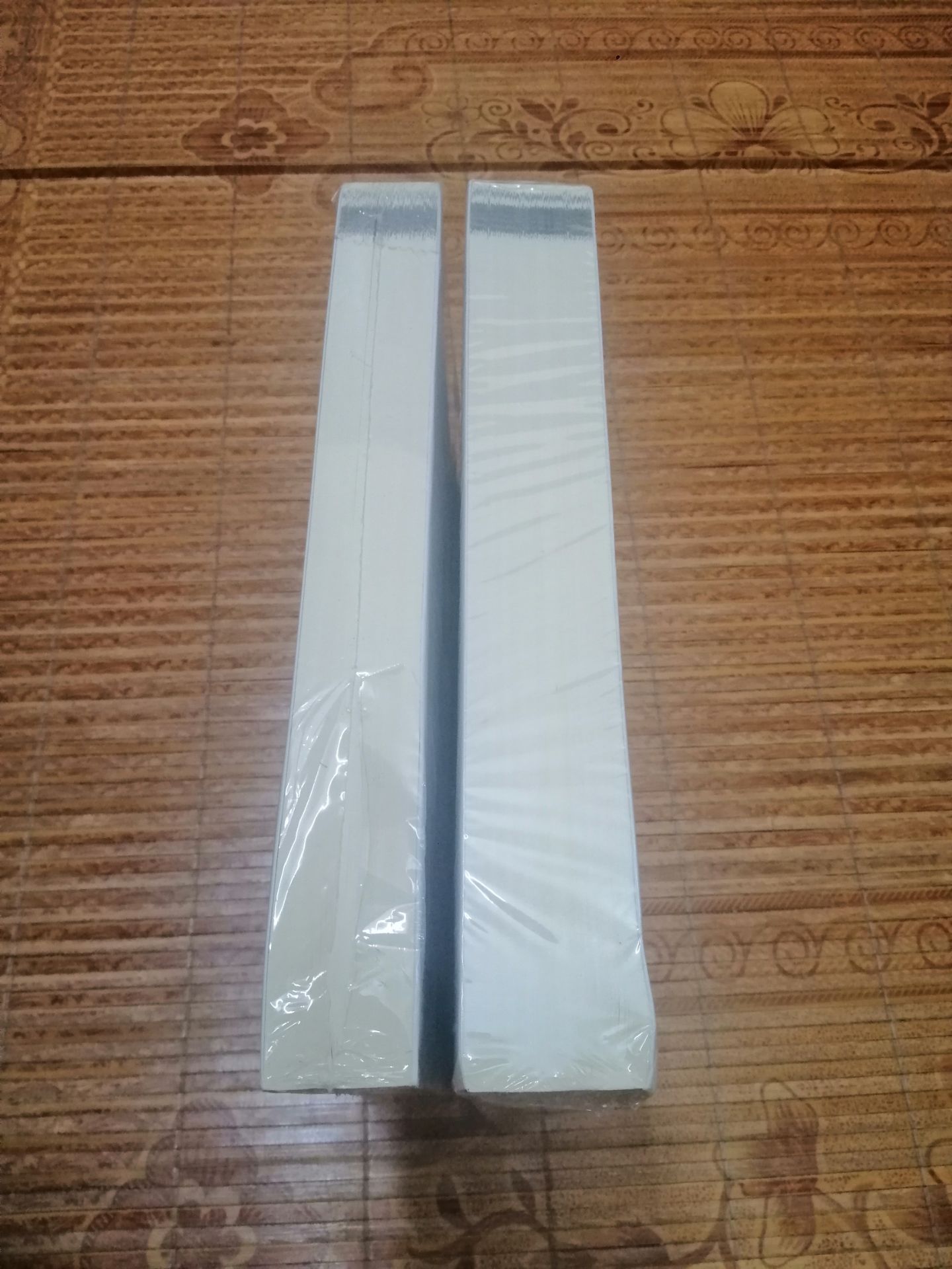 Sách ok ổn nhưng giao kiện hàng nhàu hơi nát bọc sách chưa kĩ nên thêm lớp xốp bọc quanh sách để giữ tốt hơn! Chất lượng giao hàng đi xuống cần khắc phục và cải thiện ngay...