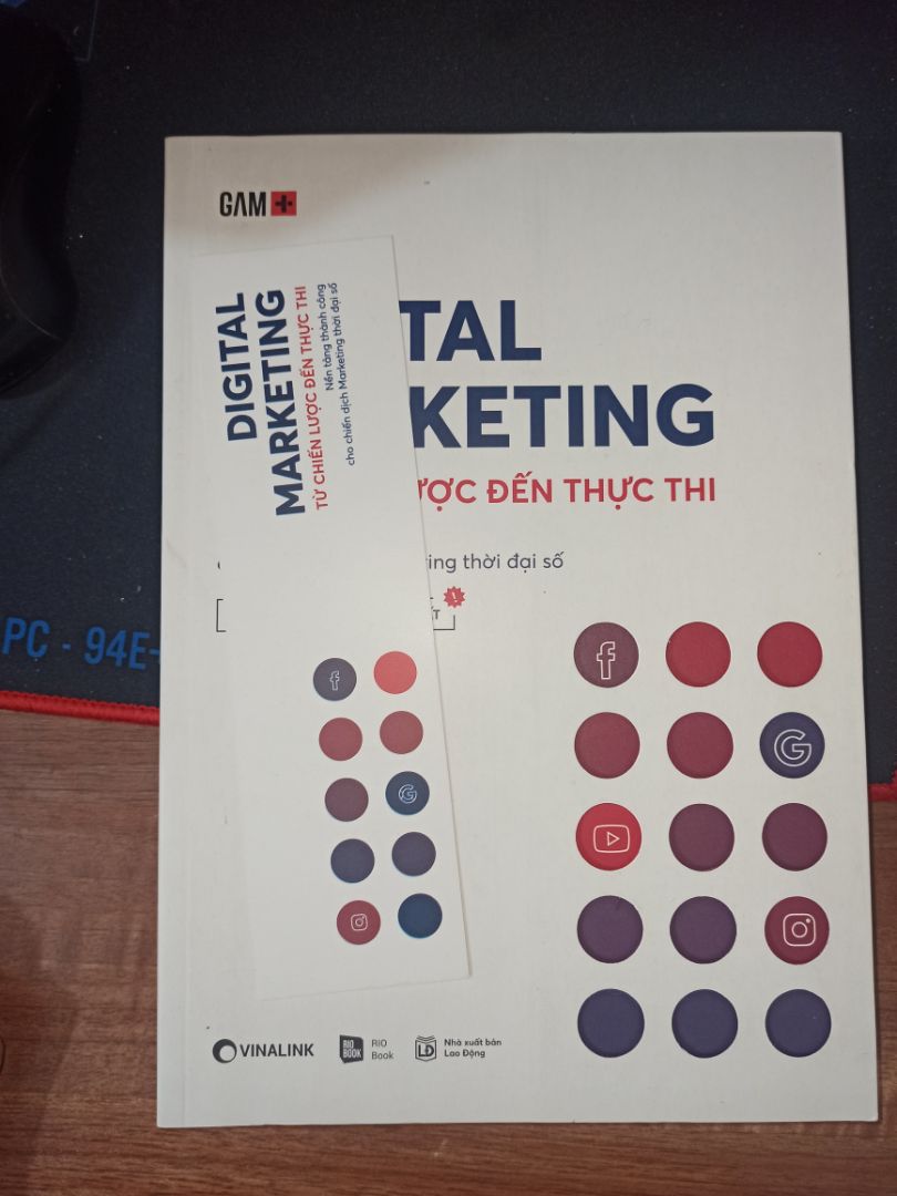 Sách của Rio Book thì chất lượng rồi , cả về nội dung lẫn hình hình ảnh. Giấy xịn, màu in ấn đẹp. Nội dung thì mình sẽ đọc và review sau. Sách có bọc nilon, đến tay mình an toàn và không móp và trầy sách. Nhưng mà mình hy vọng tiki sẽ bọc sách thêm một lớp xốp cho cho cuốn sách có những chuyến du hành xa chẳng hạn. Cảm ơn tiki và shiper đã giao sách an toàn đến mình