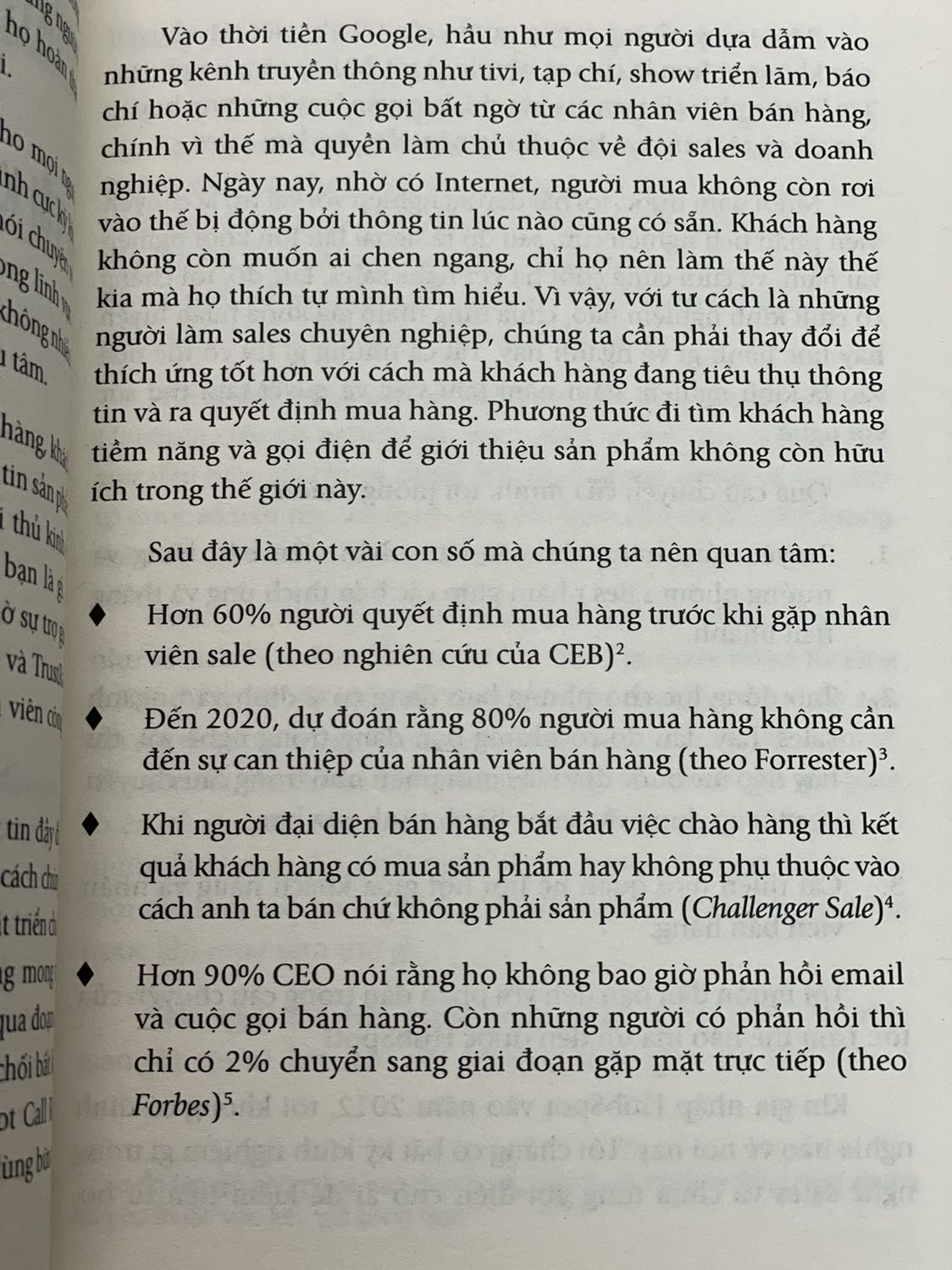 Mình xem nhiều review về các sách bán hàng, riêng cuốn này mình chọn do  thấy lượng kiến thức mới, thêm vào đó bảng tiếng anh cũng vừa ra mắt 04/2018 nên đảm bảo lượng kiến thức còn mới có thể học hỏi thêm.

Về dịch vụ: Tiki giao hàng nhanh, đóng gói cẩn thận