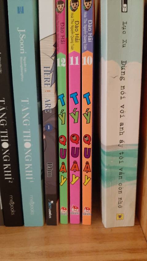 Hình ảnh đẹp, rõ ràng tuy hộp giao k chống sốc và nát bươm :)))) nhưng truyện ổn k móp méo