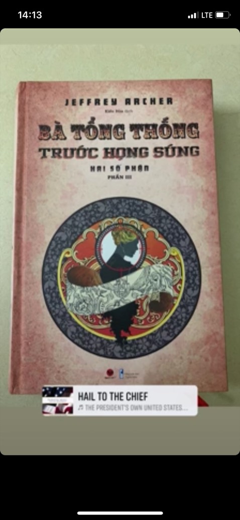 Chất lượng phục vụ của Tiki rất tốt. Về nội dung thì có lẽ đây là phần mà mình cảm thấy phong độ viết của ngài Archer tệ nhất, không còn những cú bẻ ngoặt gây bất ngờ đầy hấp dẫn như ở hai phần trước, phần này tác giả có thiên hướng kể chuyện nhiều hơn và điều này dễ gây nản, gây buồn ngủ trong quâ trình đọc. Mình nghĩ khả năng là sẽ có phần nữa, vì cái kết trong phần này là kết mở, mà thôi, nói nhiều quá lại thành ra scam, bạn đọc nào yêu quý nhân vật Florentina thì vẫn nên mua đọc👌