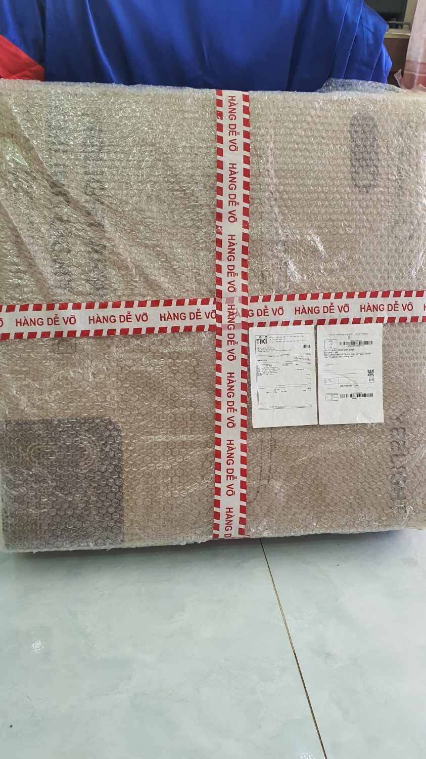 Đèn to hơn dự đoán nhưng nhẹ & dễ lắp đặt.
Dễ kết nối với app Yeelight hơn phiên bản trước (YLXD50YL).
Phần remote thì 2 anh em phải mày mò 15 phút mới kết nối được.