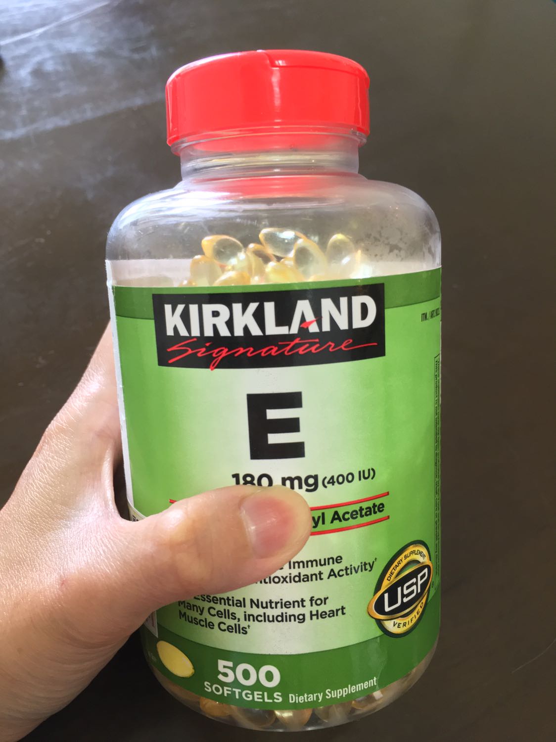 Chủ yếu là date phải xa, vì 1 hủ tới 500 viên, mỗi ngày chỉ uống có 1 viên thôi. Cho nên mình hài lòng với sản phẩm này!