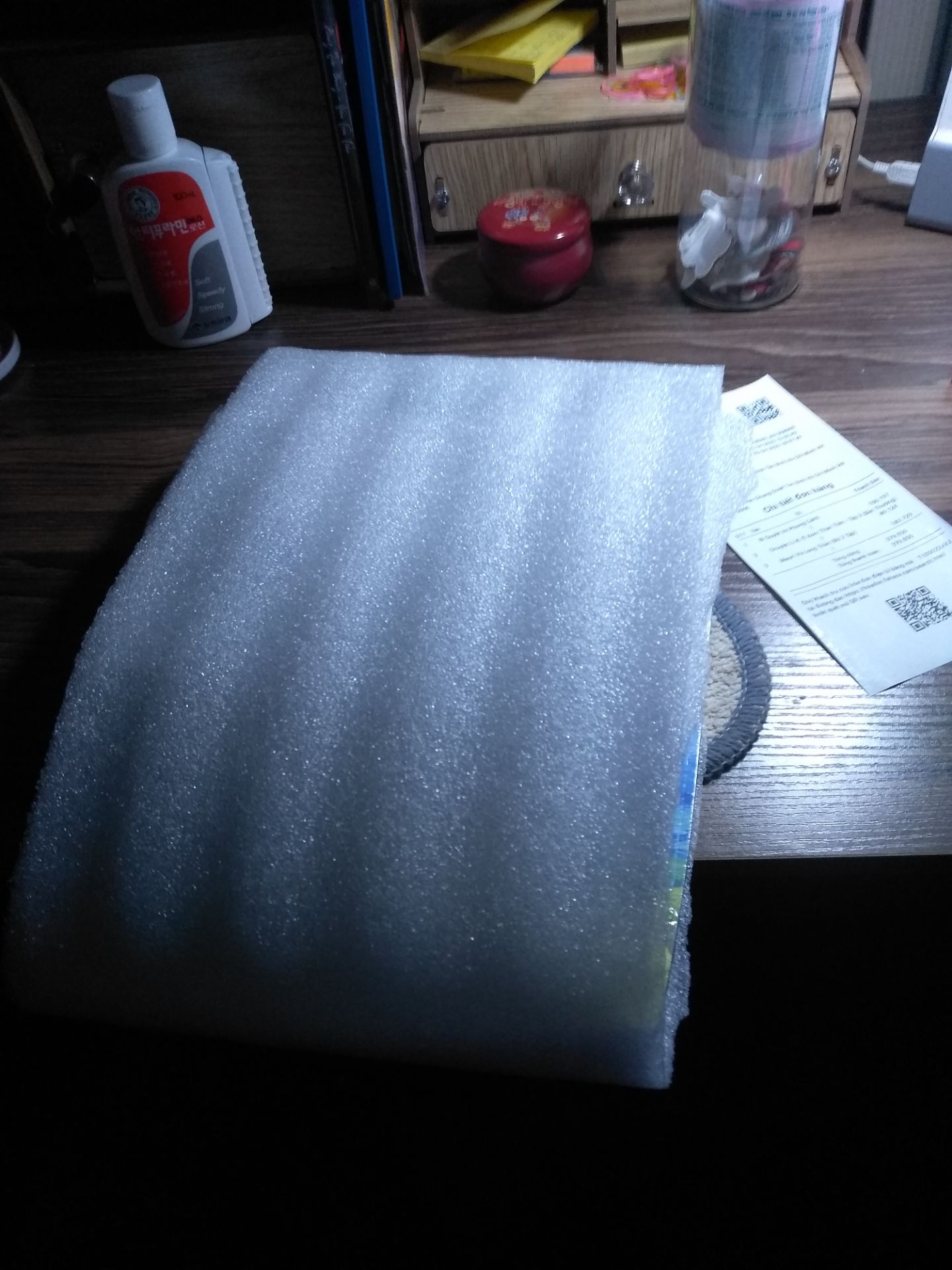 sách in màu, diễn giải chi tiết nhưng có vẻ thiên về phân tích tranh nhiều hơn, có thể đọc để nâng cao khả năng thưởng thức tranh.