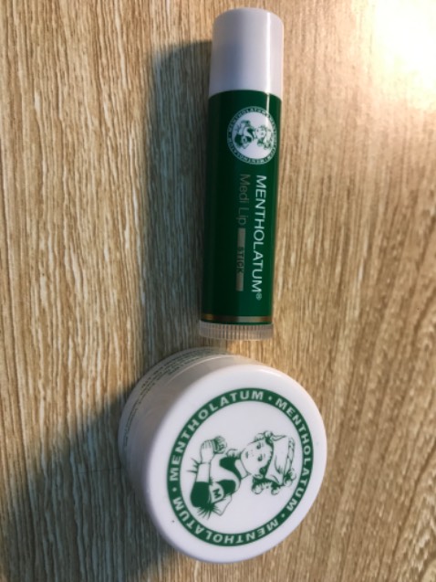 Dưỡng ẩm tốt. Mùi nhẹ nhàng. Tuy nhiên, kết cấu hơi lỏng và mùi khác so với bản nội địa tại Nhật Bản.