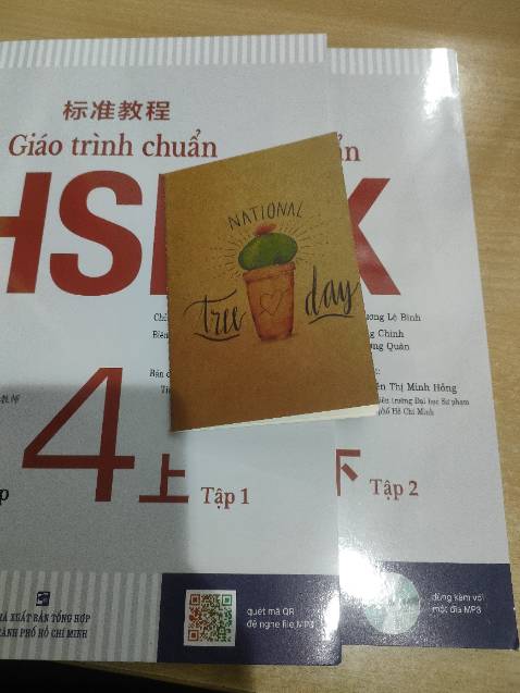 Giao hàng rất nhanh, sách giao đến siêu đẹp và được bọc, đóng gói từng quyển kĩ càng k có vết xước. Shop còn tặng thêm 1 quyển note nhỏ siu đáng iêu nữa. Lần sau sẽ tiếp tục ủng hộ shop ạ