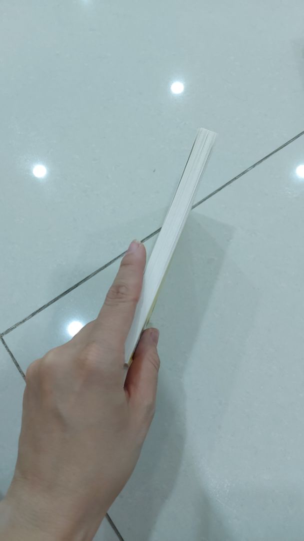 sách chữ nhiều nhưng dễ đọc. cuốn sách bé cầm vừa tay. giấy in đẹp. giao nhanh