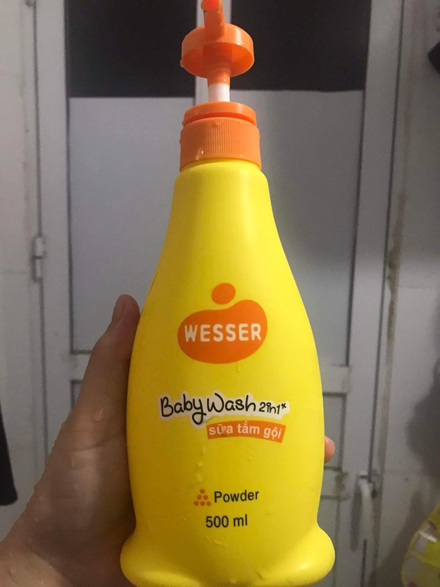 mình hay xài cái này cho bé.mọi bữa mua trực tiếp toàn hơn 100k/chai ngoài cửa hàng.Mua ở TK có 175k/2 chai.quá hời.giao hàng nhanh nữa