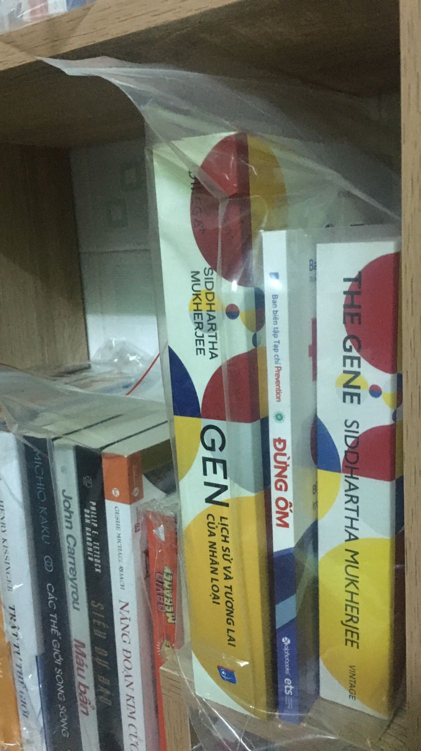 Mình mua cả sách tiếng Việt + tiếng Anh để học tiếng Anh là chủ yếu. Sách giao tới đẹp. Sách tiếng Anh chất liệu giấy đa số nhẹ lắm. Cầm ít mỏi tay.