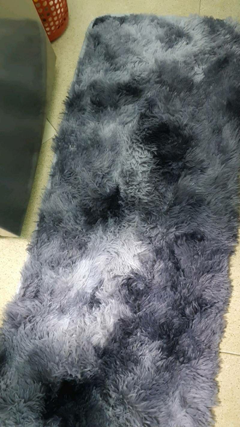 có hơi 1 tí nhưng k đáng kể. hàng đẹp fafy dặn. bô g mềm mềm. k bị hôi. shop giao hàng nhanh. 5 sao nhé