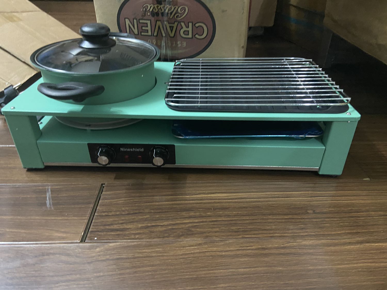 Shop đóng gói cẩn thận, kèm phiếu bảo hành đầy đủ. Sản phẩm đẹp từ mẫu mã đến màu sắc. Chất lượng thì chắc phải dùng 1 thời gian mới đánh giá được. Nhưng cảm quan nhận hàng là mình ưng ý