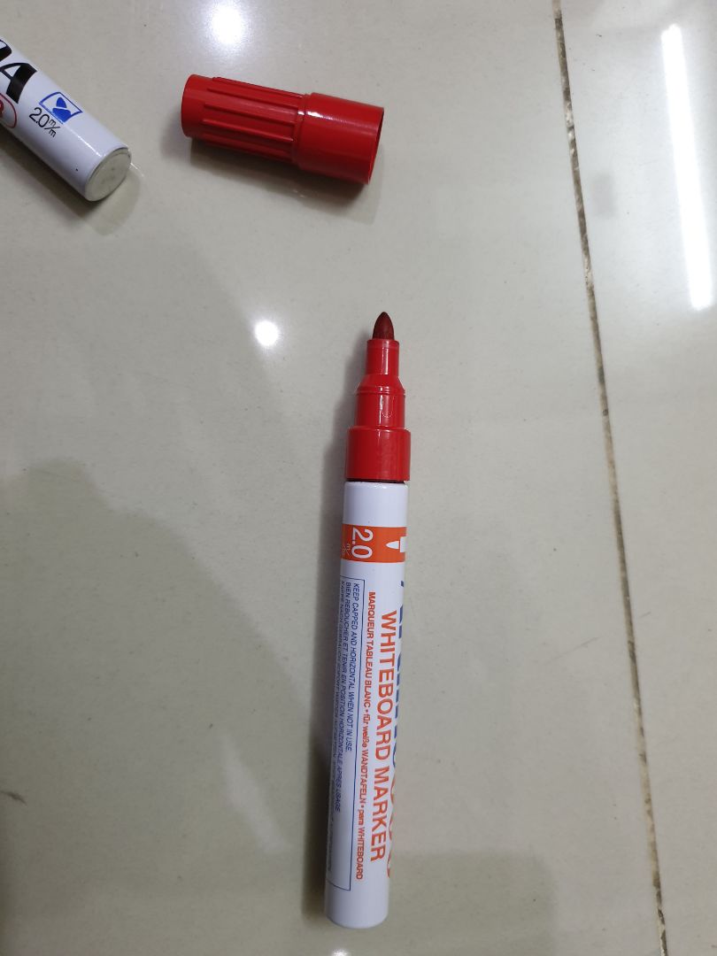 Bút viết đều, nhẹ, có thể vặn ra để bơm mực dễ dàng