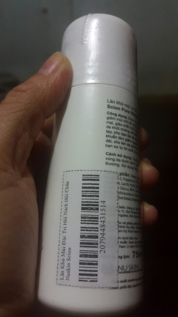 Mình mới mua 1 ngày, dùng thấy cũng khô thoáng, thắc mắc thứ nhất là mình mua giá 199k, giá thị trường 800k với tiêu đề "Lăn Khử Mùi Đặc Trị Hôi Nách Hôi Chân Nuskin Scion" nhưng trên sp chỉ thể hiện khử mùi hôi chứ không để đặc trị, không biết sp này có cùng loại 399k giá thị trường cũng 800k? , thứ 2: mã vạch in trên sp không check được.