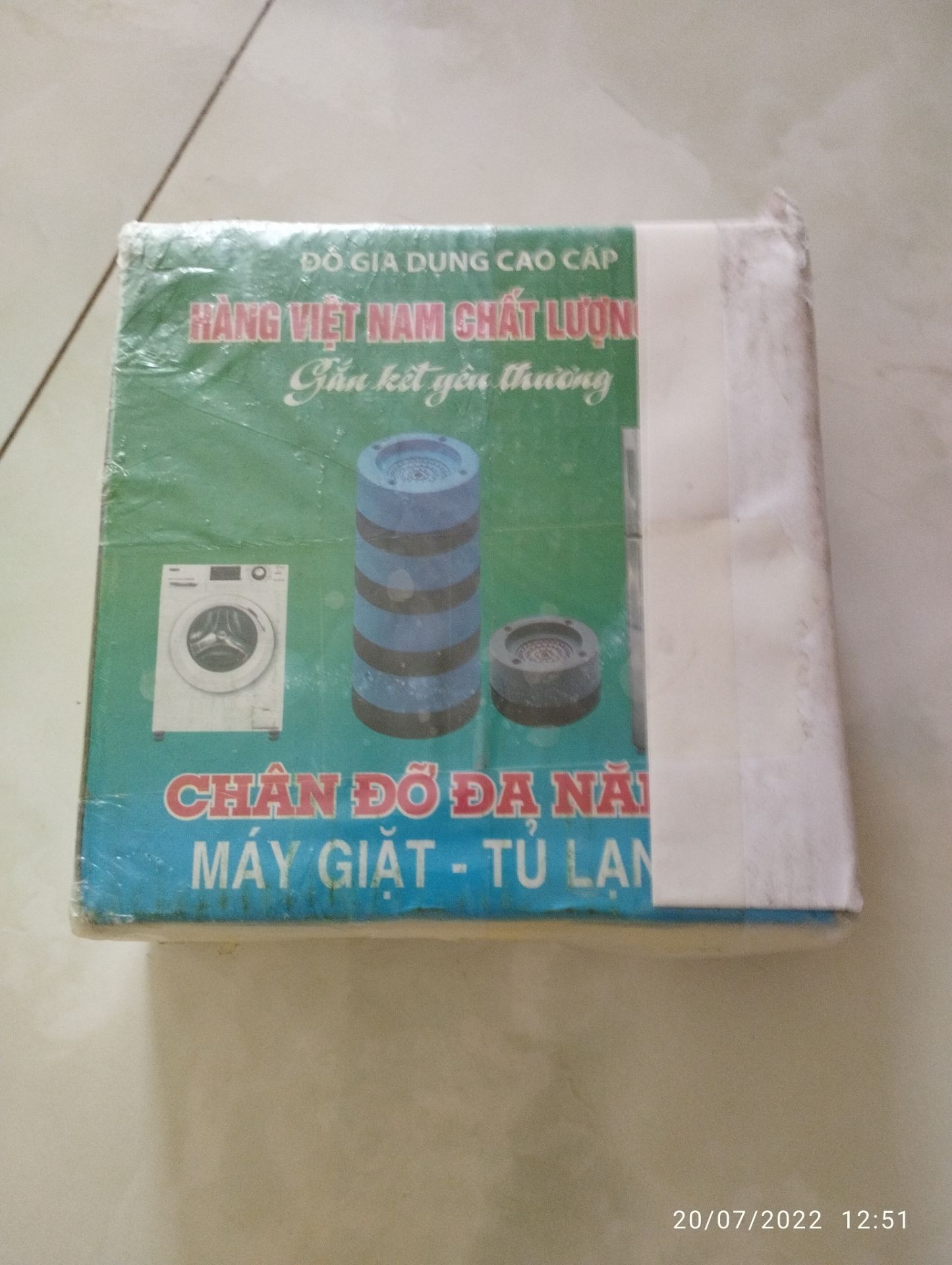 thất vọng chỉ là 4 cục cao su đặc không khác gì kê miếng gỗ còn đẹp hơn nhưng chỉ vừa hai chân sau còn hai chân trước không vừa phải lật ngược không có lò so chống đứng cho máy giặt nếu mua vé kê máy giặt không nên mua