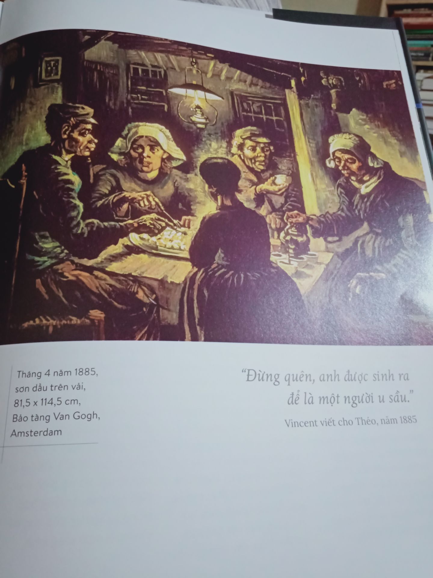 Sách in màu đẹp, hơi mỏng, cỡ chữ hơi to, từ lúc có tranh minh họa thì vừa mắt hơn. 
Chưa thể nói là một quyển sách sâu sắc nhưng về cơ bản đã "xem" được những mốc chính trong cuộc đời họa sĩ thiên tài và lí do cho những hành động của ông. Than ôi, là người bình thường chắc chắn cũng là hạnh phúc vì thiên tài hẳn phải chịu qua vô số giày vò giống như gốm sứ nung mới đúc kết nên 2 chữ ấy
Giao hàng nhanh, 4 tiếng đã giao, free ship, thật tuyệt
Dù là cuốn sách hay nhưng có lẽ m sẽ ko mua quyển khác cùng tác giả. có thể vì bố cục và văn phong ko hợp mình lắm. có thể do hơi thất vọng vì người ta tung hô quá :)