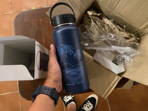 Cực xịn ạ, tiki nói giao thứ 4 nhưng thứ 3 đã nhận được rồi, đóng gói thì cẩn thận hộp ở ngoài thì hơi móp méo nhưng bên trong rất ok nha, bao bì đầy đủ nói chung ko có gì để chê, 10 điểm ạ, được miễn phí vận chuyển còn giảm thêm nên thấy mua rất đáng. Mẫu mới cũng rất đẹp