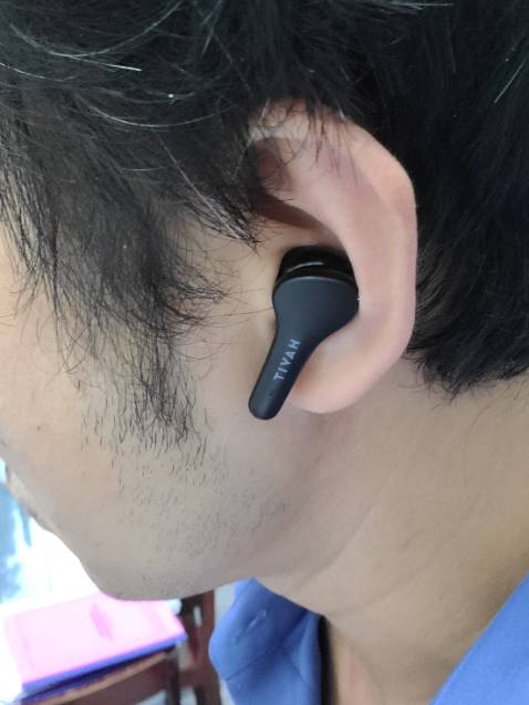 Thiết kế đẹp, chất âm tôt. Tuy nhiên cái của mình lôi, pin 1 bên tai thì phải, nghe được lúc lại tắt