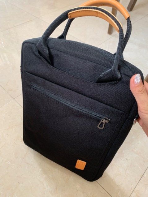 Túi dày dặn, rộng rãi để thêm được nhiều đồ.