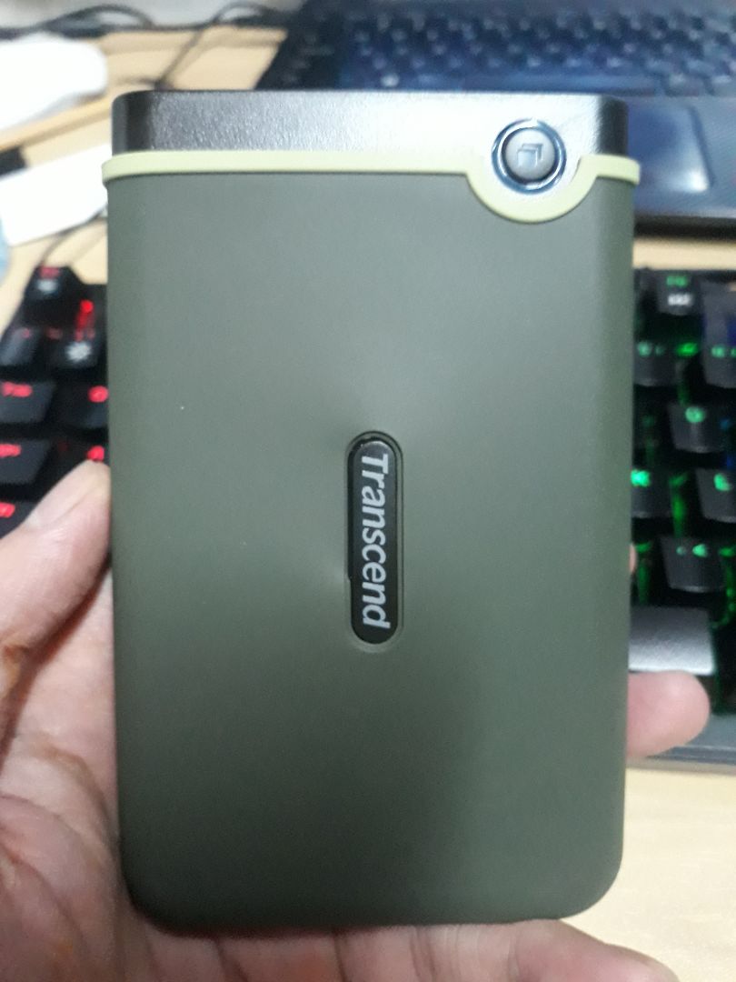 Ổ cứng dùng ổn, còn lâu dài để xem. Hàng chính hãng có phiếu bảo hành nha mọi người.
Về khả năng chép dữ liệu thì tầm 80mb - 101mb/s, nhưng đôi khi tụt xuống còn 4-7mb/s (có thể là do loại file.