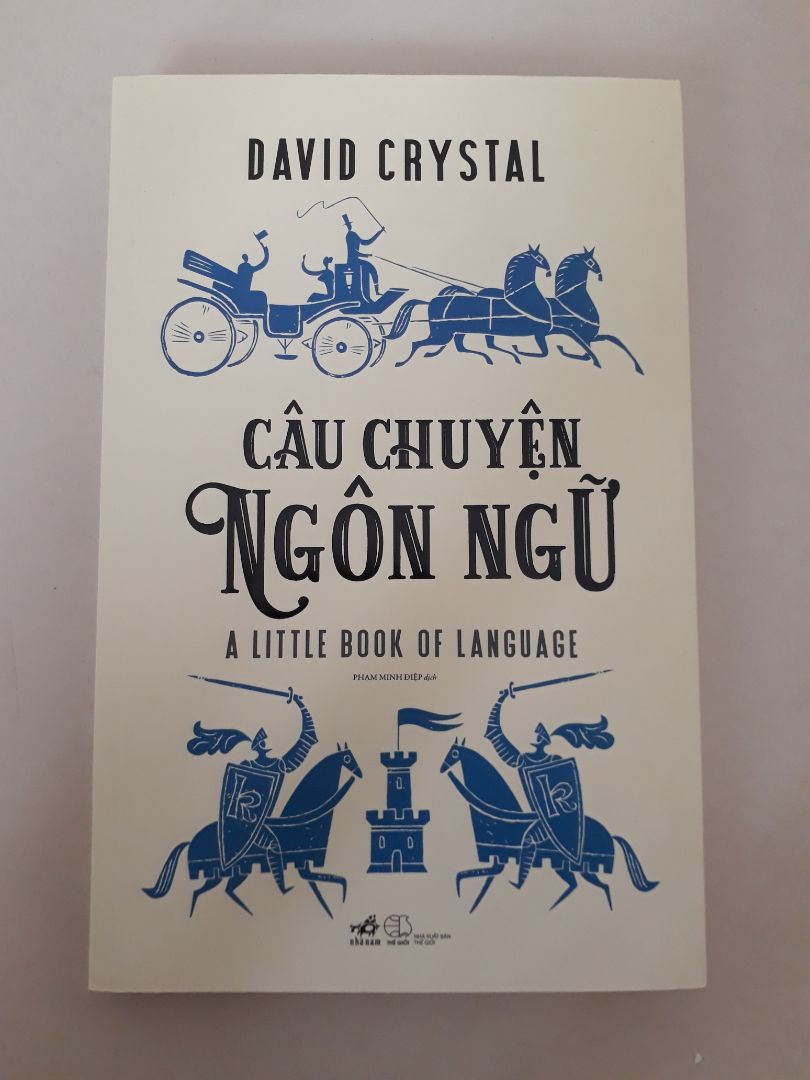 Sách khổ gần giống với sgk, độ dày vừa phải. Tác giả trình bày rất nhiều thông tin xoay quanh ngôn ngữ. Mình thiết nghĩ không chỉ những người học ngành ngôn ngữ nên tìm đọc mà đây còn là một cuốn sách rất hay để mn thường thức.
