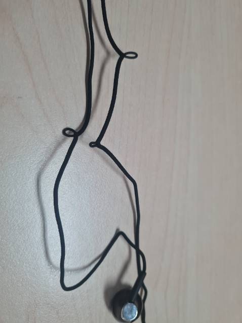 Chất lượng âm thanh chấp nhận được so với mức giá. Tuy nhiên, có một điểm trừ là phần dây bọc vải không duỗi thẳng được. Sau một thời gian ngắn sử dụng, phần dây nhựa bên trong sẽ bị lòi ra làm mất thẩm mỹ.