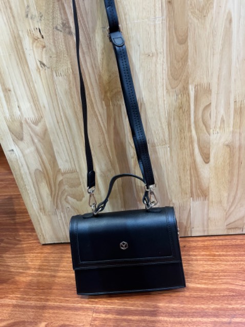 Form cứng dáng đẹp cầm tay hoặc đeo vai đều được giá phải chăng da đẹp dã mang nha mấy nà mua đi nên mua nha mấy ní iu🥰