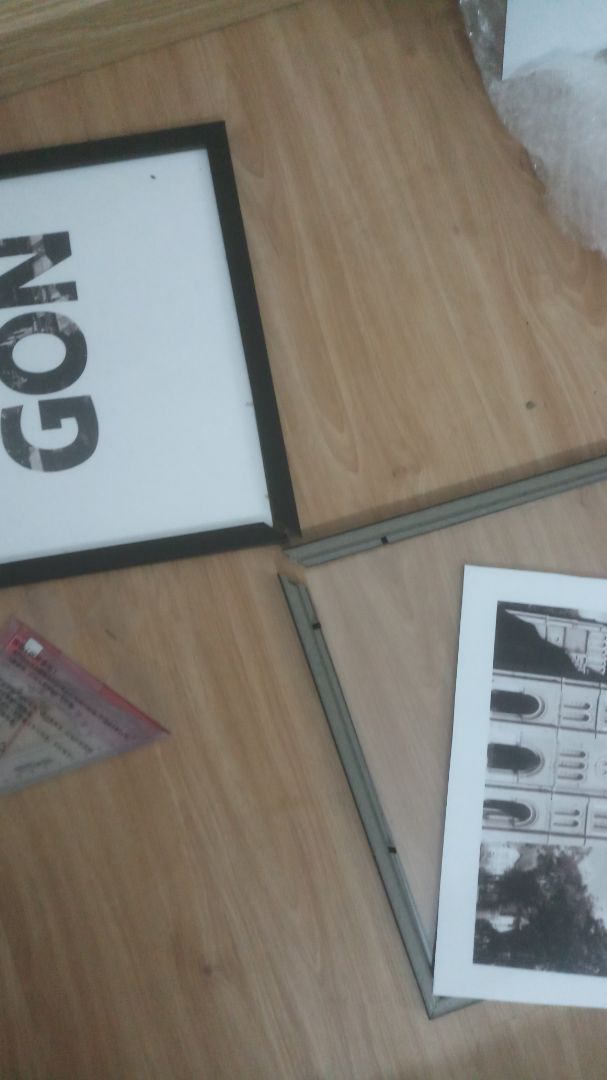 Tạm được, khung hình bung góc.