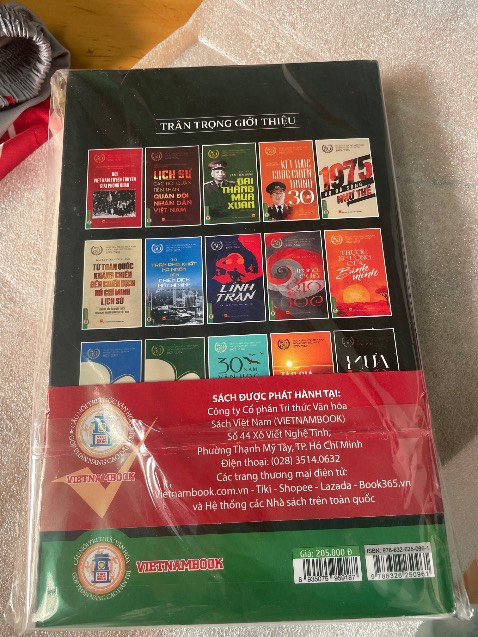 Giao hàng nhanh chóng.
Giá cả hợp lý.
Bao bọc cẩn thận.
Sách đã được chuyển thể qua phim nên nội dung hay, rất đang mua, đáng đọc.