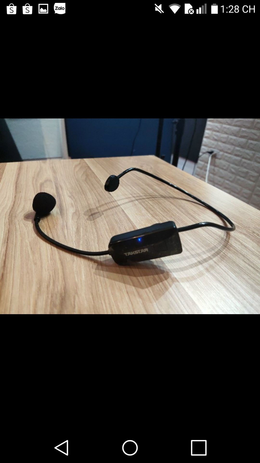 mic không dây cài đầu này quá là tiện lợi, pin khỏe. mình là gc dạy aerobic chỉ cần kết nối mic với loa kéo, và đeo mic vào đầu, tay chân vẫn nhảy được, miệng thì nói, đỡ tốn sức, nói to, hô to, học viên lại thấy sung sức, hăng say