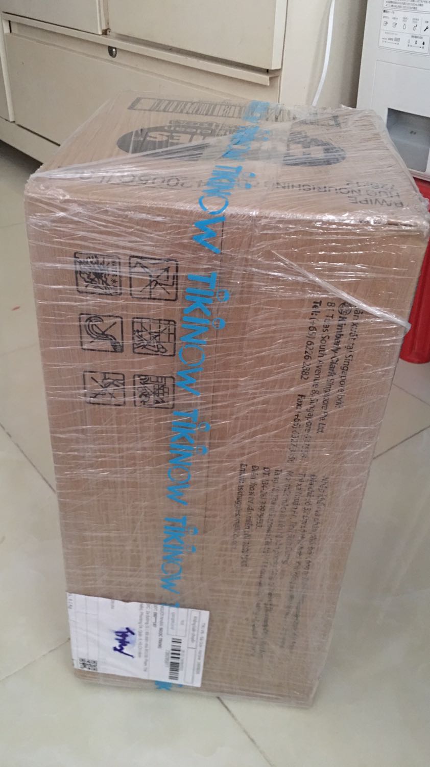 Dịch covid làm hàng đi quá ư là lâu
Mà đây còn là hàng thiết yếu của em bé
Còn về chất lượng thì chưa dùng nên chưa biết loại này thế nào. Nhưng khăn ướt không mùi của Huggies thì mình xài từ đứa đầu đến giờ vẫn dùng, chất lượng Ok