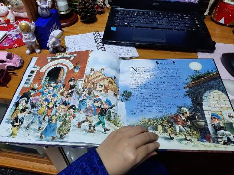 vô cùng thích nha , đáng yêu ko thể tả, quyển truyện này ko thể thiếu trên giá sách đâu ạ.
Mình mua lúc sale được giá tốt 111k thôi