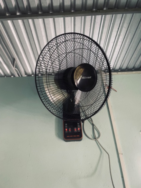 Quạt rất êm, gió mát theo mức chọn, mẫu mã đẹp, nhìn sang trọng