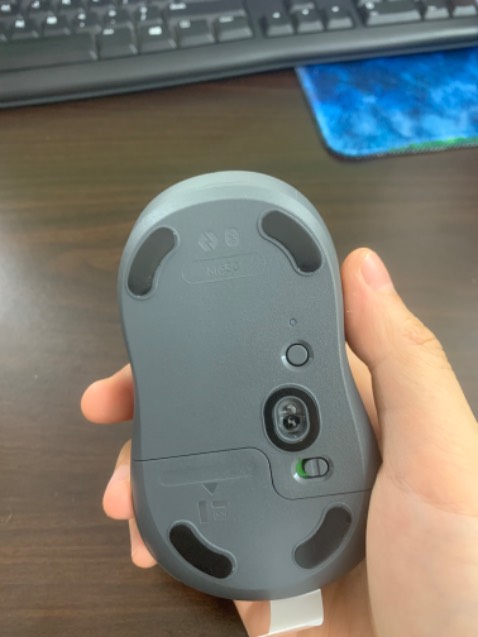 Dùng sướng tay, nhẹ nhàng êm ái vừa tay. Đáng đồng tiền bát gạo
Đóng gói cẩn thận
Giao nhanh chóng
Dùng sướng hơn M590
Kể có chức năng chuyển kết nối giữa 2 máy khác nhau như M590 thì tuyệt vời