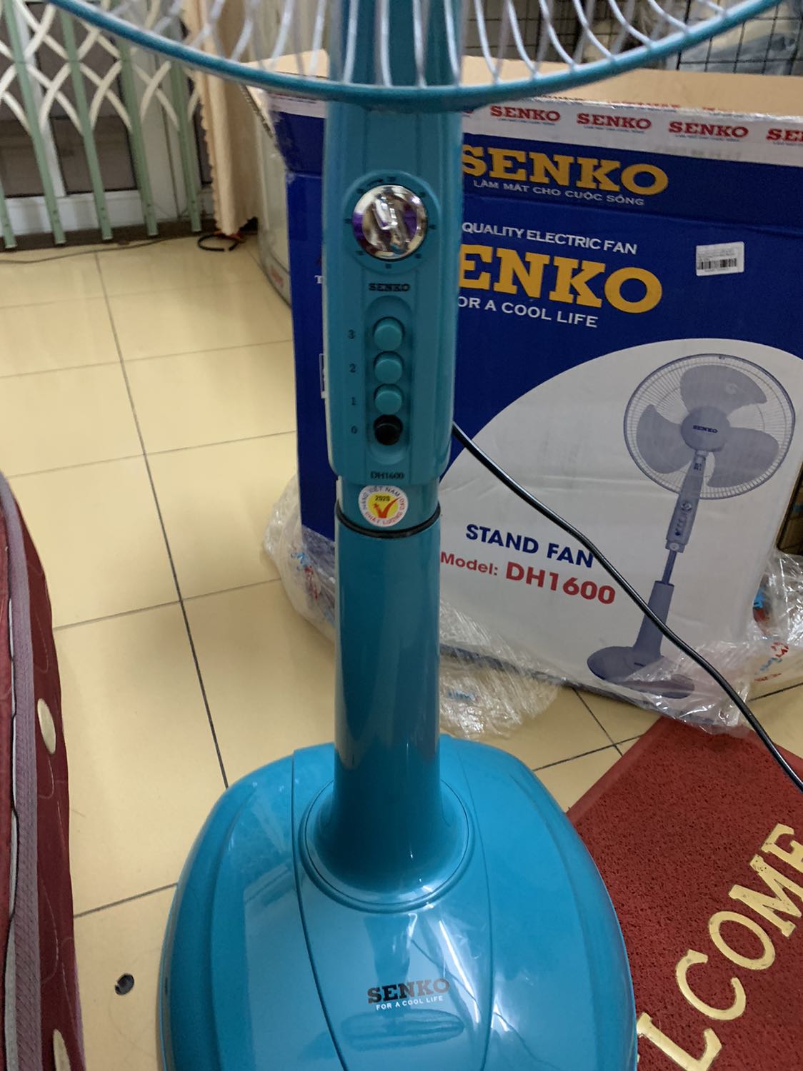 Giao hàng nhanh, quay mạnh, số nhỏ nhất bằng số lớn nhất của các loại quạt khác. Trọng lượng rất nhẹ nhưng không bị ồn ở chân quạt. Mua giá khuyến mãi cực rẻ, rẻ hơn nhiều so với ***