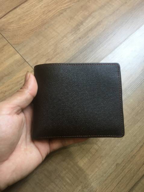 Shop chu đáo, đóng gói cẩn thận, ví đẹp, uy tín luôn, đẹp như hình