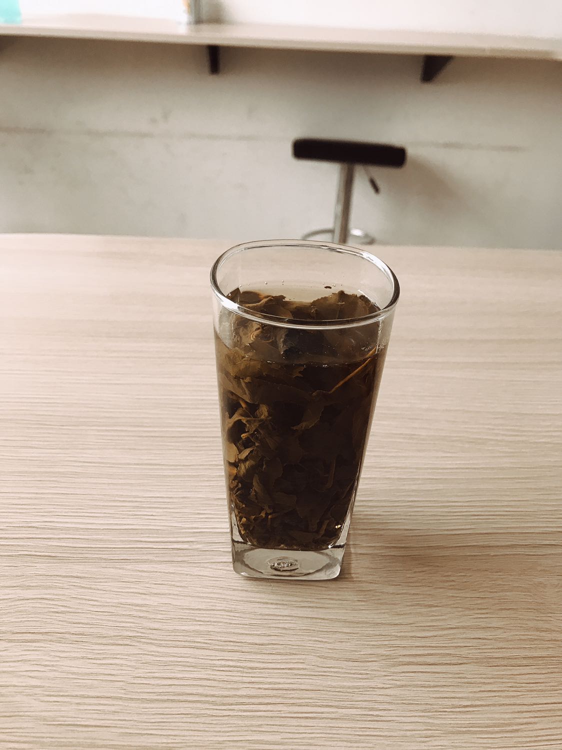 trà oloong của tâm châu tiki giao hàng nhanh, đóng gói cẩn thận có mud bao bên ngoài. sau khi pha trà oloong tâm châu thấy uống thơm, ngon, giống như ngoai tiệm gay mua, hạn sử dụng còn khá lâu, sẽ ủng hộ lần sau với shop.