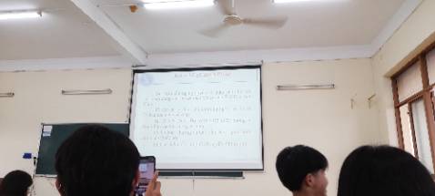 Cốt truyện cuốn + văn phong đỉnh của chóp = một trải nghiệm thú vị mà mọi người mê tác phẩm của bác HM nhất định phải thử.