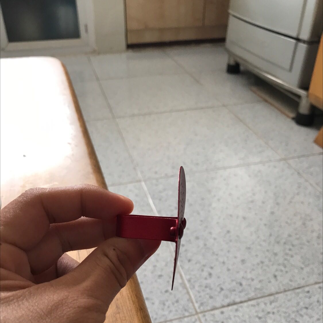 Hàng ko chuẩn, cái nắp gài thì cong vênh do khâu gia công, còn phin lọc thì đục lỗ bị ba zớ còn vài lỗ đục chưa thủng nữa. Nói chung cần hoàn thiện hơn. Giao hàng nhanh.