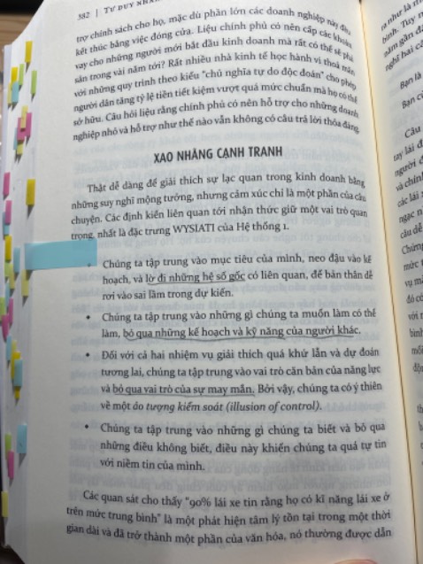 Sách hay nhưng khó đọc nhé các bạn. Mặc dù dịch thuật nhiều chỗ hack não và tối nghĩa nhưng nội dung thực sự hay và đáng đọc, có đoạn phải đọc lại 2-3 lần mới hiểu. Hy vọng những lần tái bản sau Alpha book sẽ sửa lại các lỗi dịch thuật để truyền tải được nội dung sách trọn vẹn đến độc giả.